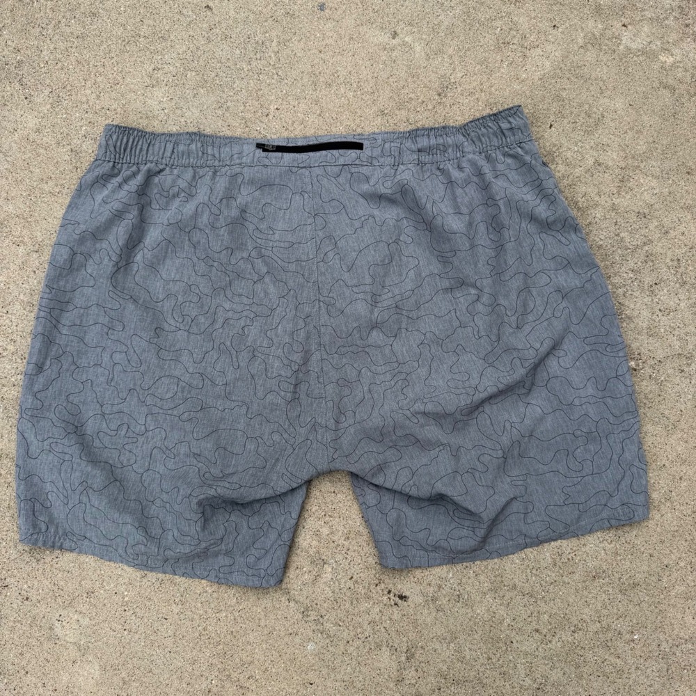 TRAVISMATHEW | Mens Active Performance Shorts XL Grey Topo Print Athleisure - Picture 6 of 8